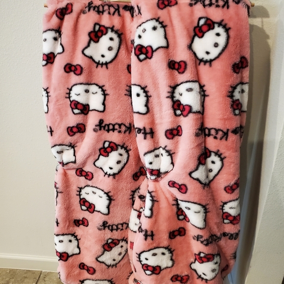 Hello Kitty Ultra Fine Faux Fur Throw